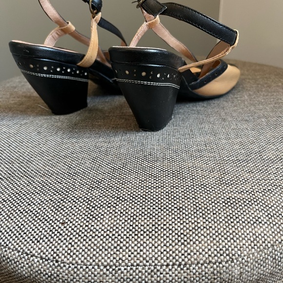 Miz Mooz size 6.5 heeled sandals in black and cream leather. - Picture 3 of 3